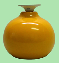 Oranžový podstavec